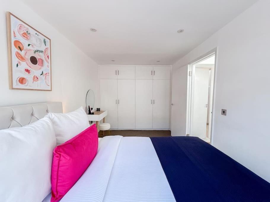 Appartamento Two Bedroom Notting Hill Delight Londra