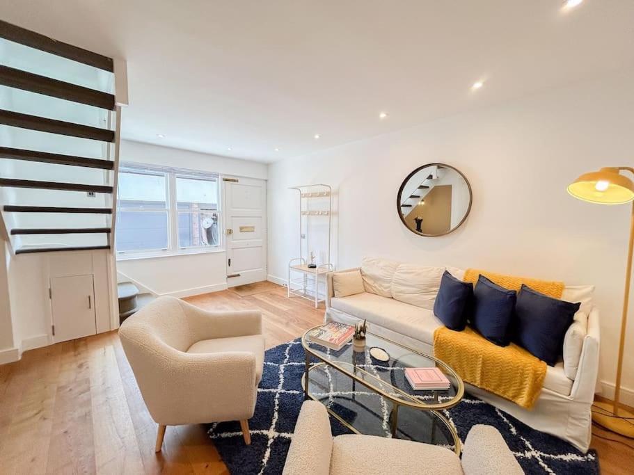 Two Bedroom Notting Hill Delight Londra