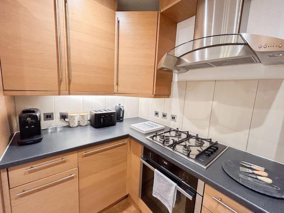 Two Bedroom Notting Hill Delight *