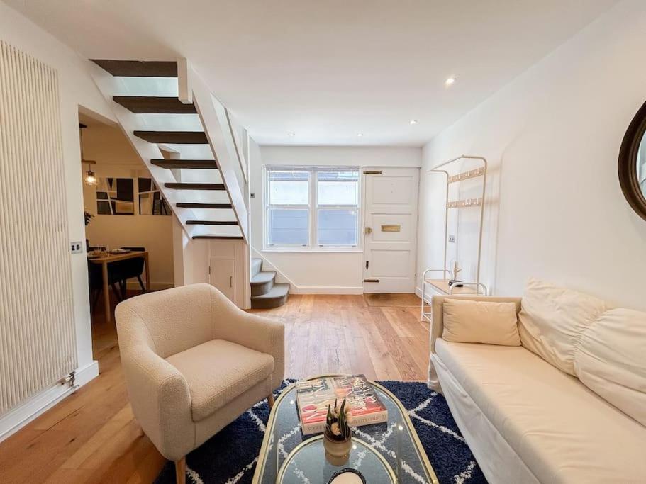 Two Bedroom Notting Hill Delight