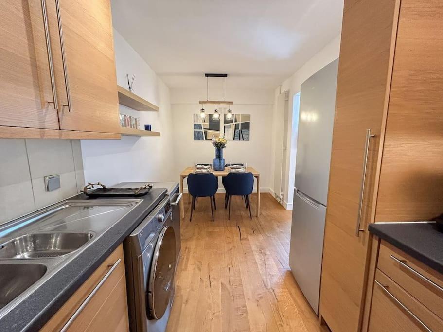 Two Bedroom Notting Hill Delight *